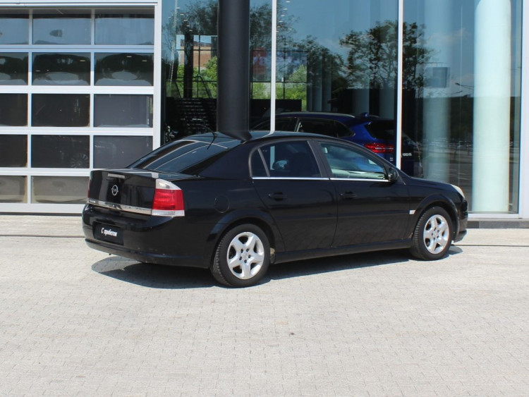 Opel Vectra чёрный,  1.8 MT (140 л.с.)