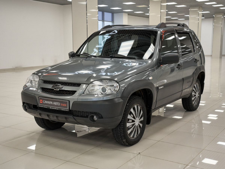 Chevrolet Niva L silver,  1.7 MT (80 л.с.) 4WD