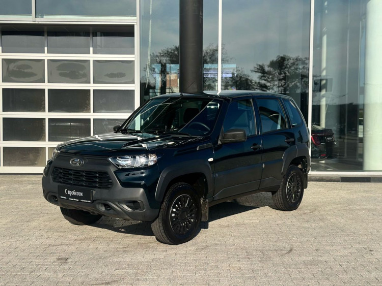 Lada (ВАЗ) Niva Travel Classic green,  1.7 MT (80 л.с.) 4WD
