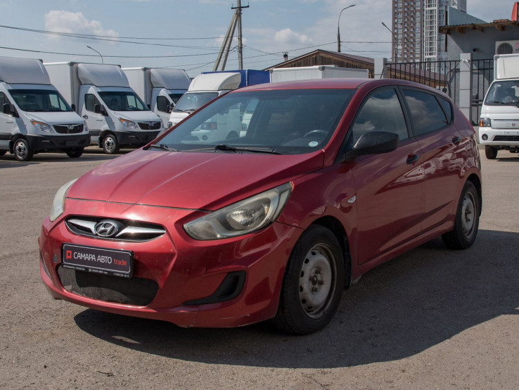 Hyundai Solaris красный,  1.6 MT (123 л.с.)