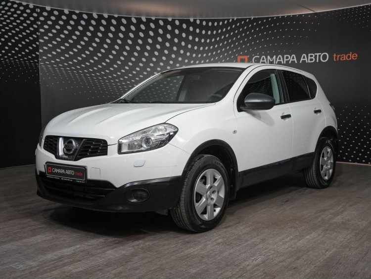 Nissan Qashqai белый,  1.6 CVT (117 л.с.)