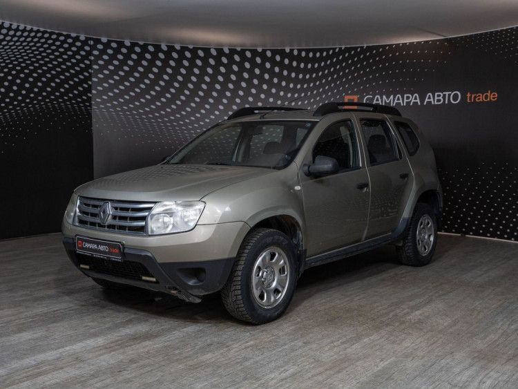 Renault Duster белый,  2.0 AT (135 л.с.)