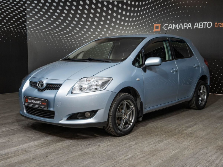 Toyota Auris голубой,  1.6 MT (124 л.с.)