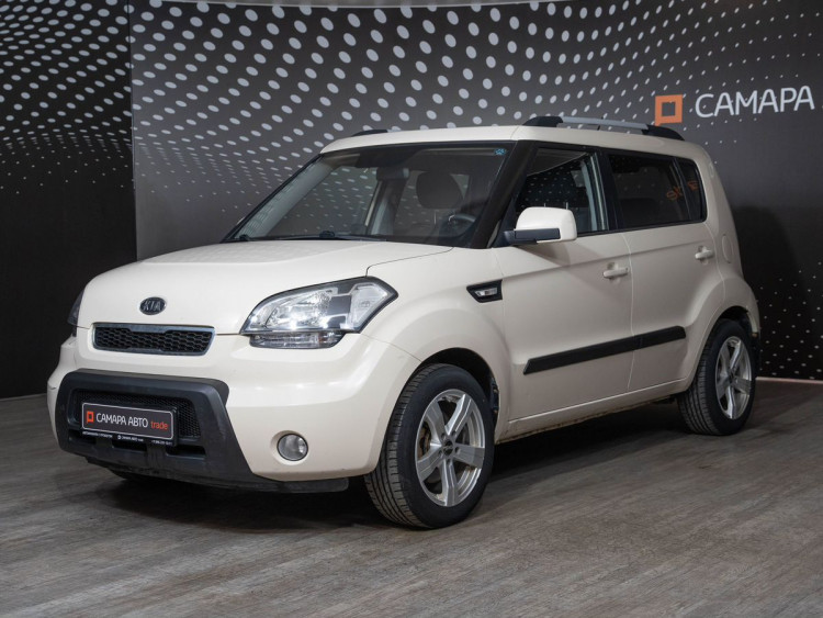 Kia Soul бежевый,  1.6 MT (129 л.с.)