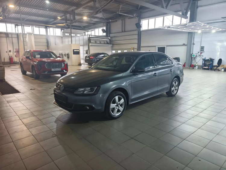Volkswagen Jetta grey,  1.4 AMT (122 л.с.)