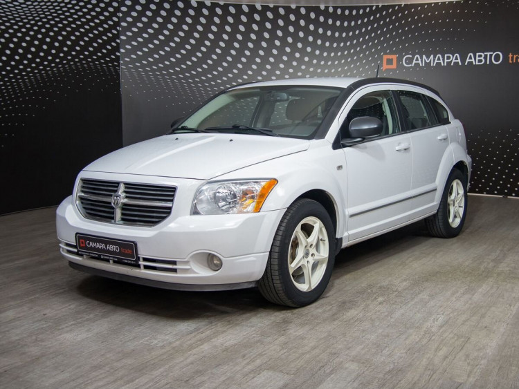 Dodge Caliber белый,  2.0 CVT (156 л.с.)