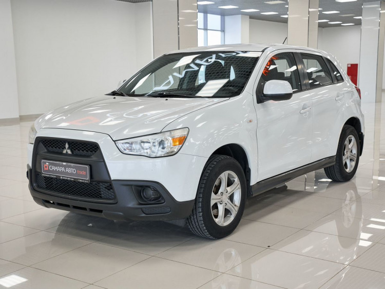 Mitsubishi ASX white,  1.6 MT (117 л.с.)