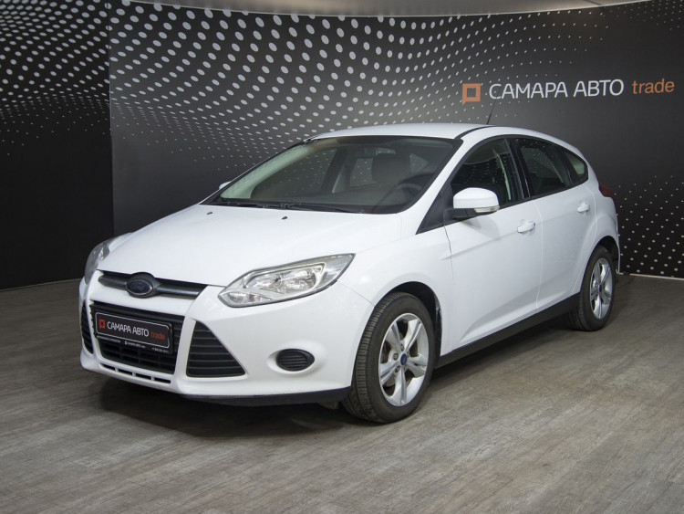 Ford Focus белый,  1.6 MT (105 л.с.)