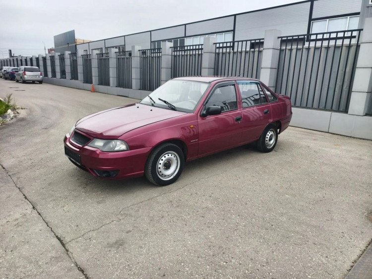 Daewoo Nexia Базовая red,  1.6 MT (109 л.с.)