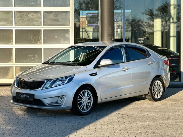 Kia Rio Prestige silver,  6-speed 1.6 MT (123 л.с.)