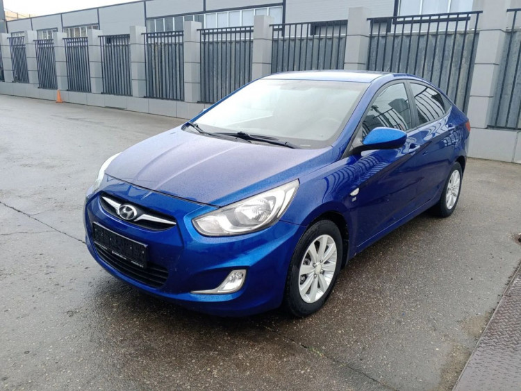 Hyundai Solaris Optima blue,  1.6 MT (123 л.с.)