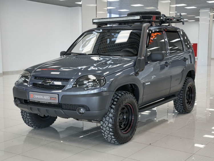 Chevrolet Niva LE grey,  1.7 MT (80 л.с.) 4WD