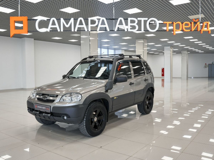 Chevrolet Niva LE brown,  1.7 MT (80 л.с.) 4WD