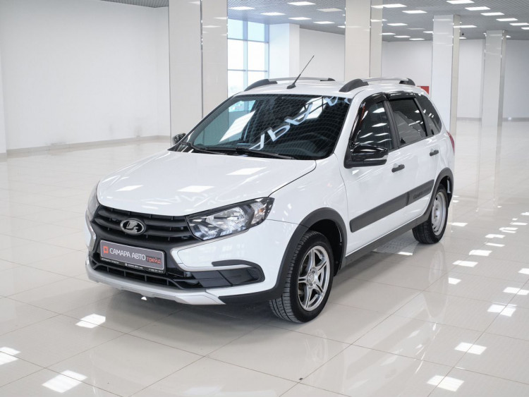 Lada (ВАЗ) Granta Comfort (2021-2022) white,  Cross 1.6 MT (90 л.с.)