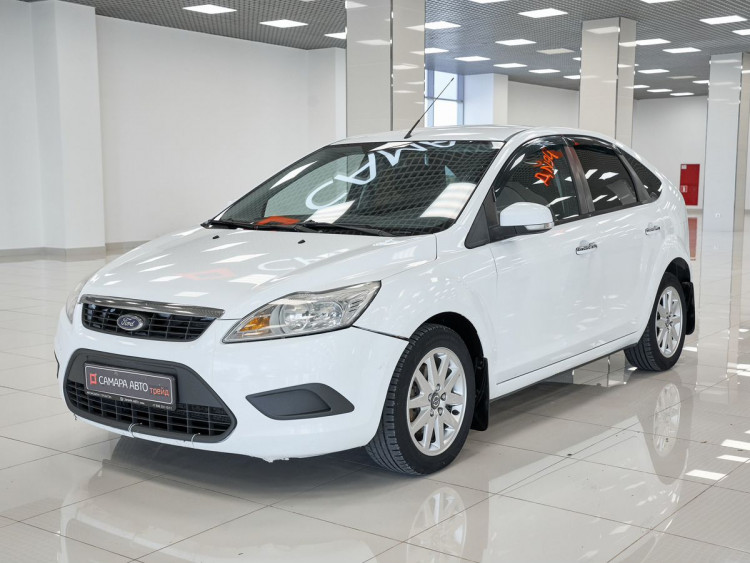 Ford Focus Comfort white,  1.6 MT (100 л.с.)