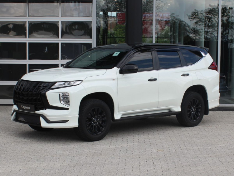 Mitsubishi Montero Sport белый,  3.0 AT (209 л.с.) 4WD