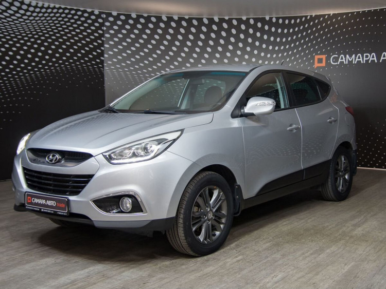 Hyundai ix35 серебряный,  2.0 AT (150 л.с.) 4WD